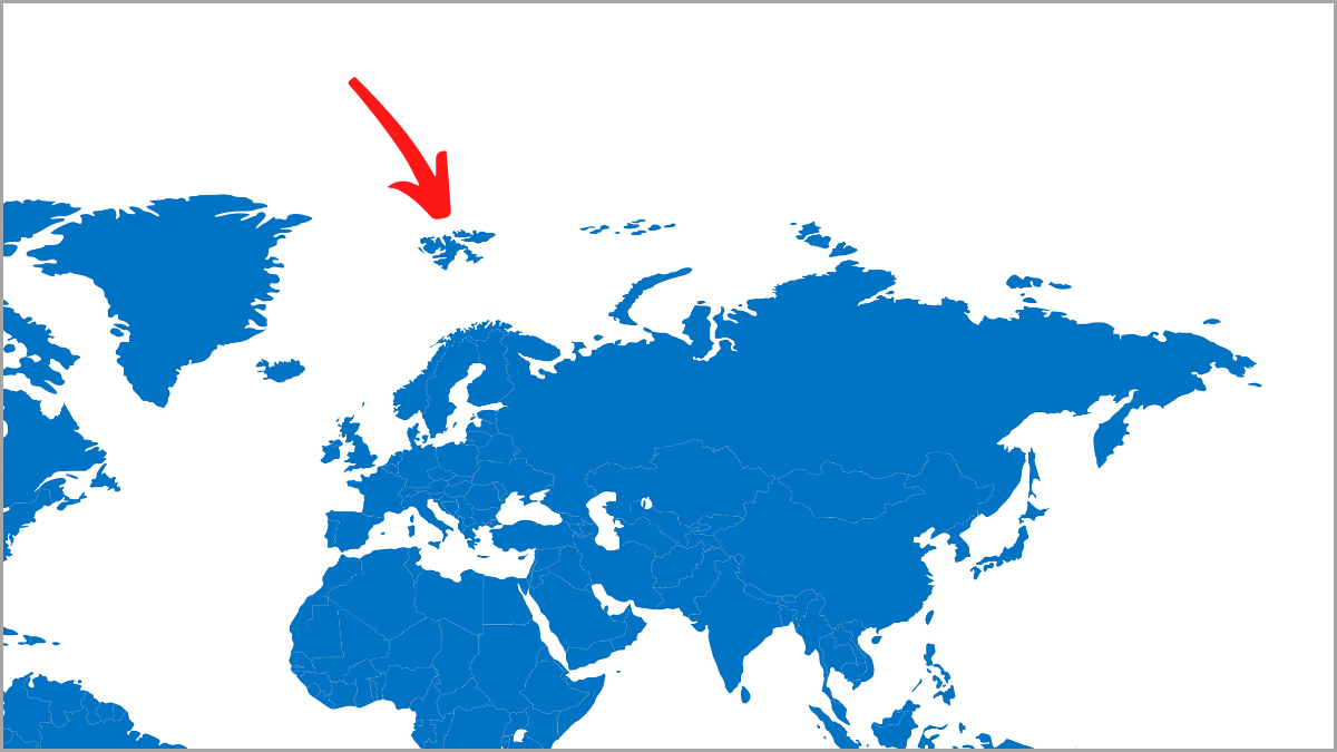 Weltkarte mit einem roten Pfeil, der auf Spitzbergen deutet (verweist auf: Satelliten beobachten auf Spitzbergen)