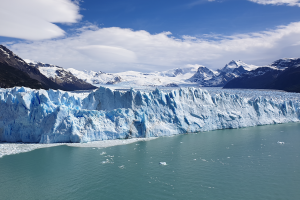 Das Bild zeigt die Gletscherzunge des Perito Moreno Gletschers (verweist auf: Aktuelle Projekte im BKG)