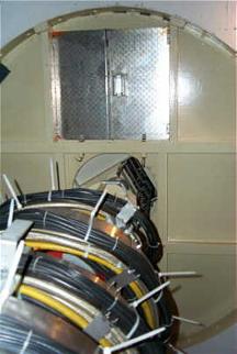 Bild zeigt die Aufzugsöffnung im ersten Obergeschoss des Radioteleskops
