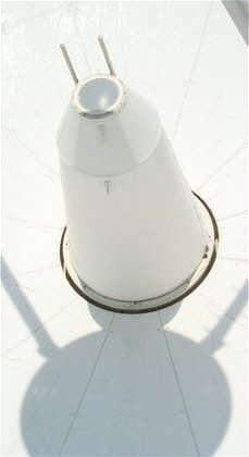 Bild zeigt den Feed des Radioteleskops Bild zeigt den Feed des Radioteleskops