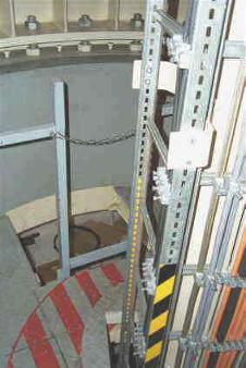 Bild zeigt die Kabelführung im Radioteleskop Bild zeigt die Kabelführung im Radioteleskop