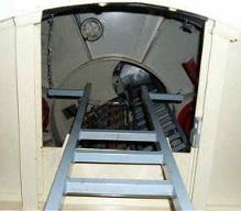 Bild zeigt die Leiter vom ersten in das zweite Obergeschoss des Radioteleskops Bild zeigt die Leiter vom ersten in das zweite Obergeschoss des Radioteleskops