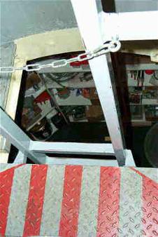 Bild zeigt die Leiter vom zweiten in das erste Obergeschoss des Radioteleskops Bild zeigt die Leiter vom zweiten in das erste Obergeschoss des Radioteleskops