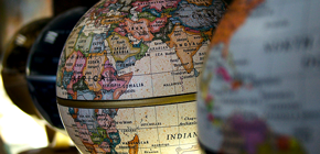 verweist auf: Global Bild zeigt einen Globus (verweist auf: Global)